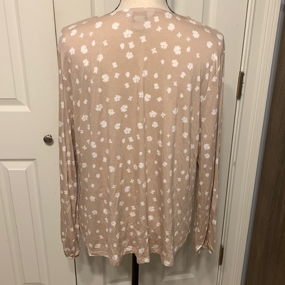 Liz Claiborne Petite Plus Long Sleeve Top - Picture 4 of 7